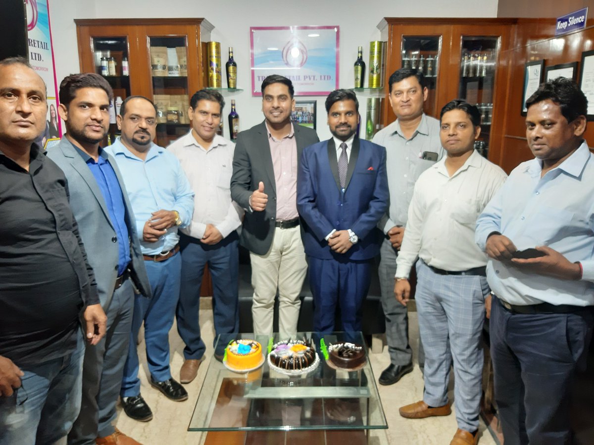 gnvmlukhar's tweet photo. Elite Celebration Cake Cutting Ceremony

Let's Connect
Click Here : https://t.co/KbZXOejJLV

#Stay_Healthy_With_Trato
#Celebrato_With_Trato 🎉
#Trato_Retail_Pvt_Ltd 🙏
#The_Elite_Group 🌍

#GNVLUKHAR 👑 https://t.co/rRDNafSEBr