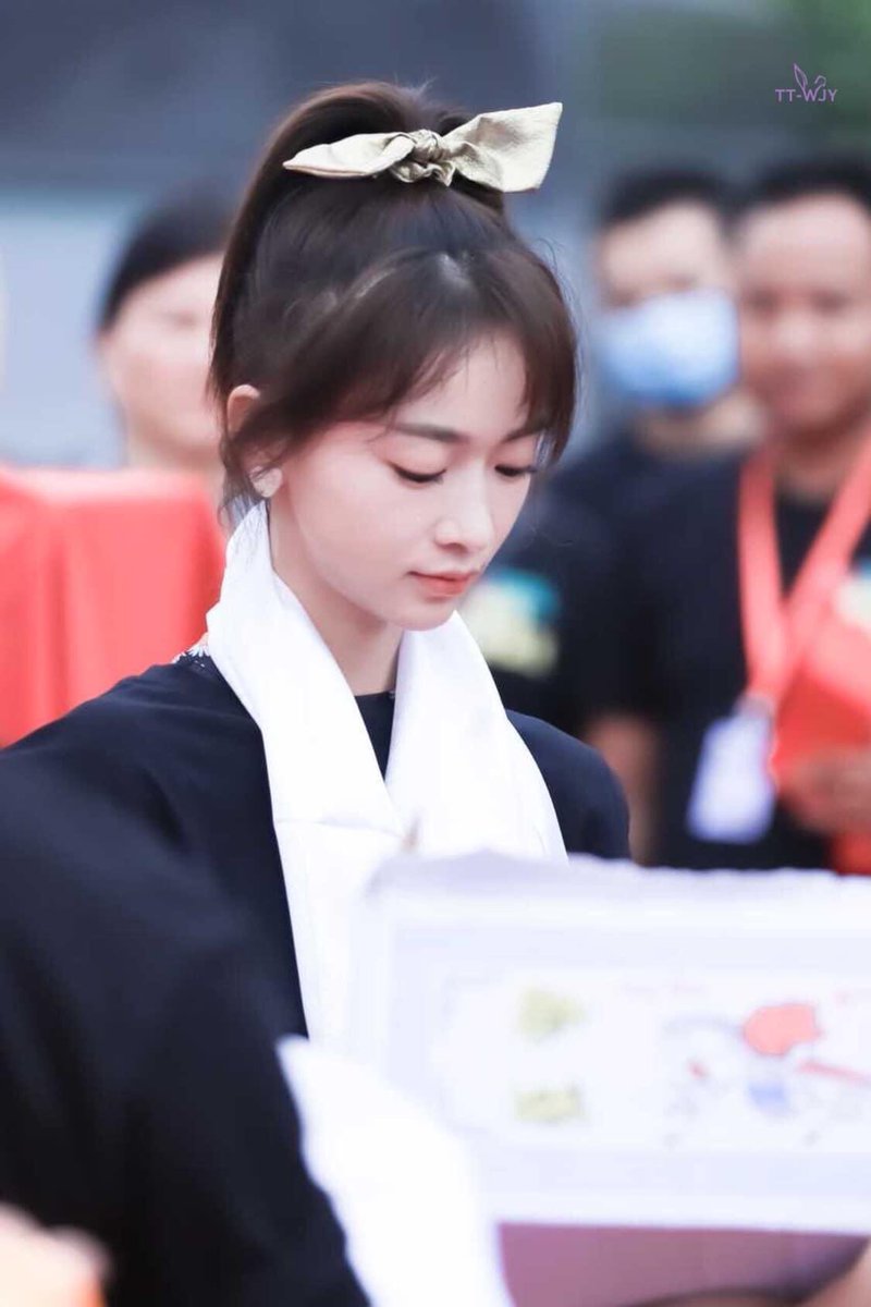 wujinyanph's tweet photo. More photos from today’s #MyBargainQueen Filming Ceremony.

cr. TT-WJY

#BargainDivision #WuJinyan #WuJinyanPH #吴谨言 #吳謹言 https://t.co/QraV5qVmUn
