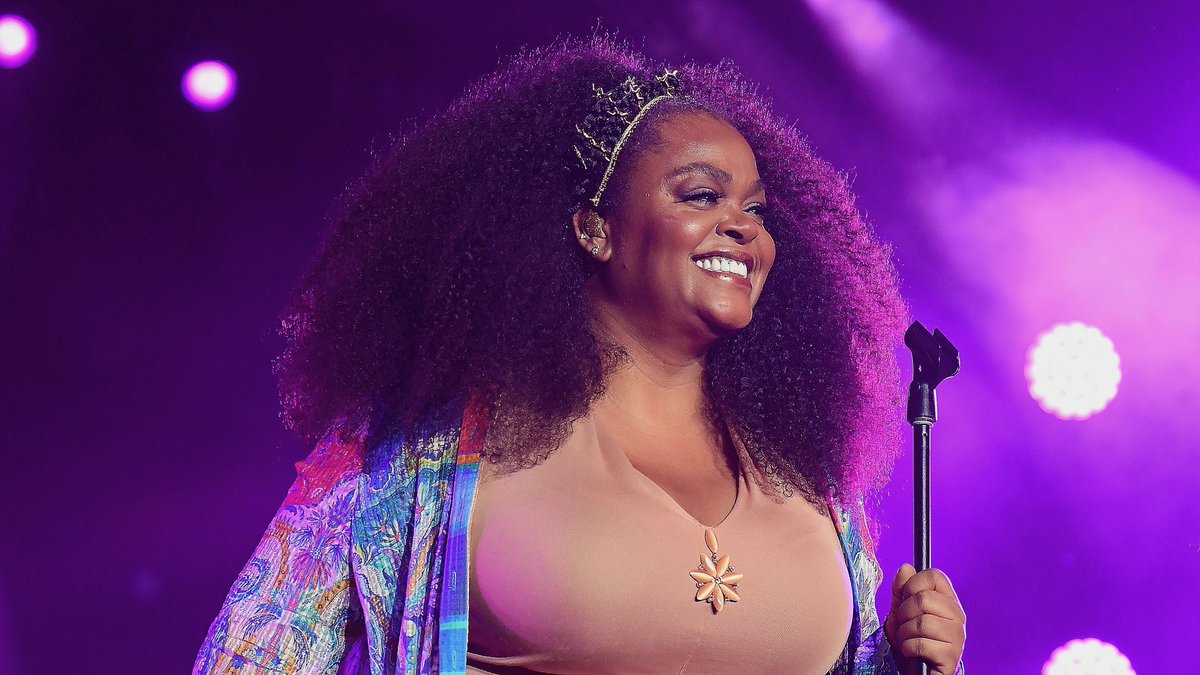 Do not question #Jill Scott's beauty.On Friday night, the NFL linebake...