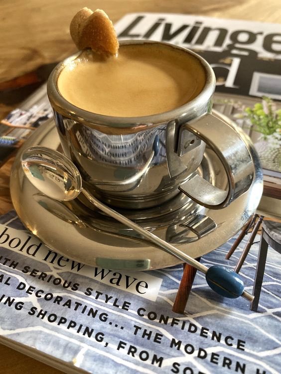 cazij's tweet photo. ☕️☕️☕️

It may be Monday, but don’t forget to sparkle !

#coffee helps

@Cbp8Cindy @QueenBeanCoffee @suziday123 @LoveCoffeeHour @FreshRoasters @Stefeenew 

#mondaythoughts #MondayMood #MondayVibes #coffeelovers #coffeeaddicts https://t.co/JVBMCpeHvi
