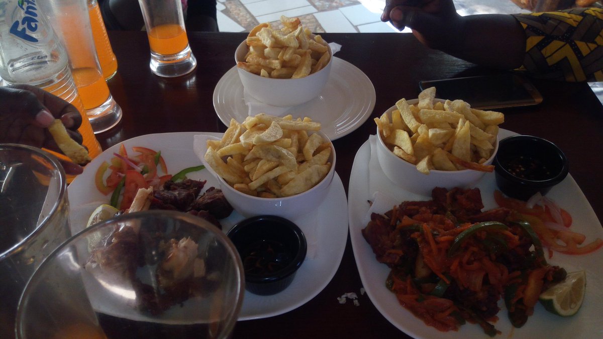 Burhani_ChegoVL's tweet photo. Ilikuwa Jumapili Tamu Sana.
Nipo na pacha tukiwa na #Dada_Mkuu #Sasher na #Akili_Kubwa MTU ambaye ashindwi kitu #Salha Wanasimba wenzangu....Kabla ya mtanange wa mechi ya jana kuwapa Yanga Mtandao wa 4G mpaka kumfanya Morrison kukimbia chini. https://t.co/GfnZ0H6adH