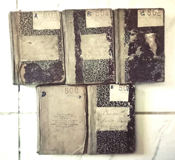jasingabooks's tweet photo. Tjerita Doeloe Kala di Benoea Tiongkok 
Tersalin dari Boekoe 
Te Gouw Tjaij Tjoe 
SONG KANG 
Tatkala hongte  TIAT TJIONG merk
SONG TIAUW di Kota TANGKHIA 
Tjiong Koen Bie &amp; co. 
Batavia 1912 
29 jilid Tamat 
Rp.  5 . 000 . 000 . https://t.co/izxBoxLmPr