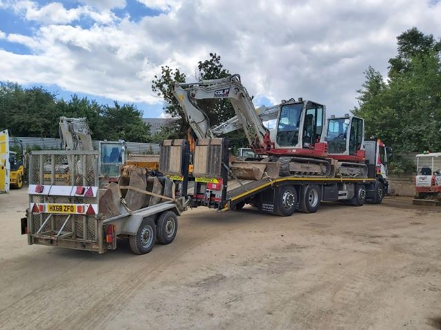 AT_Limited's tweet photo. Thank you Adam Harvey for sharing this photo of your CBL Saltash vehicle out making deliveries last week #planthire #groundworks #KeepBritainBuilding #Excavators #Beavertails #PlantBodies #Andover #Cornwall @cbl_plant https://t.co/zBPkAfnyNk