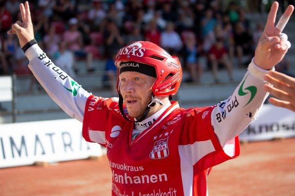 ak_850's tweet photo. Yksi pesäpallon suurista pelaavista legendoista @IPVreds Sami Partanen täyttää tänään 41-vuotta. Suuret onnittelut luotettavalle ykkösvahdille. #onnea #synttärit🎂 #11heinäkuuta #Pesis #IPV #Redsit https://t.co/lnEqDilKhz