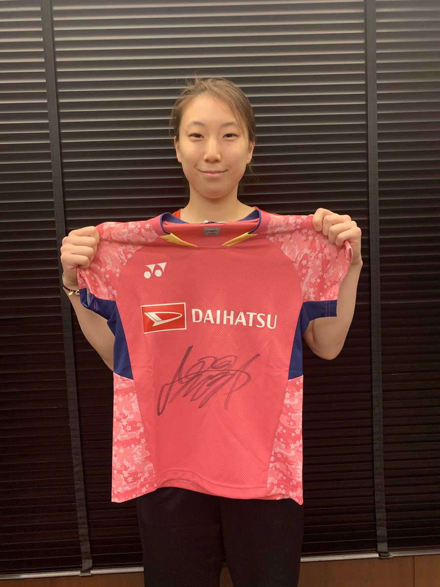 バドにゃんぬりえコンテストの入賞者に贈られるバドミントン日本代表