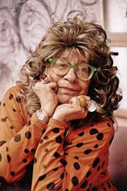 Edith Simon, first published at the age of 10 in a Berlin newspaper she went on to write several books but really, she was an artist. She lived in Edinburgh & threw great parties. John Bellany described her work as having 'fearless vigour'. I love that! /5