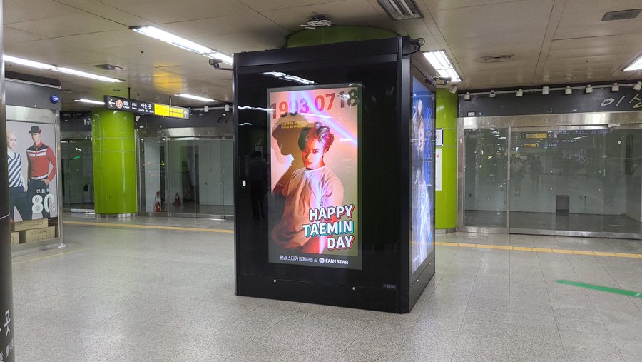 EcymCSaUYAI_de8?format=jpg&name=900x900