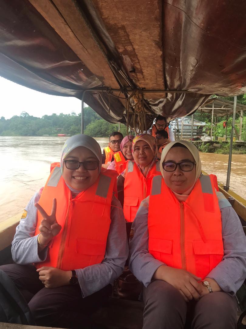 JKRKESEDAR (@jkrkesedar) on Twitter photo Lawatan tapak oleh Ir. Idayu Bt. Saleh@Aman & Pn. Nurhayati dari HODT Cawangan Geoteknik ke tapak Projek Klinik Kesihatan(KK7) Bahagia, Kuala Krai, Kelantan.
<a href="/Irshukriishak/">Ir. Shukri Bin Ishak</a> <a href="/Mazlan_Makhtar/">Mazlan</a> @ridhuan1305 <a href="/1ukmanhakim/">lukman hakim</a> <a href="/JKRMalaysia/">JKR Malaysia</a> <a href="/CKK_IPJKR/">Cawangan Kerja Kesihatan JKR Malaysia</a> <a href="/Ar_Azman_5167/">Ar AzmanHashim</a> <a href="/Zulakmal8/">zulakmal</a> @MOWorks Lawatan tapak oleh Ir. Idayu Bt. Saleh@Aman & Pn. Nurhayati dari HODT Cawangan Geoteknik ke tapak Projek Klinik Kesihatan(KK7) Bahagia, Kuala Krai, Kelantan.
<a href="/Irshukriishak/">Ir. Shukri Bin Ishak</a> <a href="/Mazlan_Makhtar/">Mazlan</a> @ridhuan1305 <a href="/1ukmanhakim/">lukman hakim</a> <a href="/JKRMalaysia/">JKR Malaysia</a> <a href="/CKK_IPJKR/">Cawangan Kerja Kesihatan JKR Malaysia</a> <a href="/Ar_Azman_5167/">Ar AzmanHashim</a> <a href="/Zulakmal8/">zulakmal</a> @MOWorks