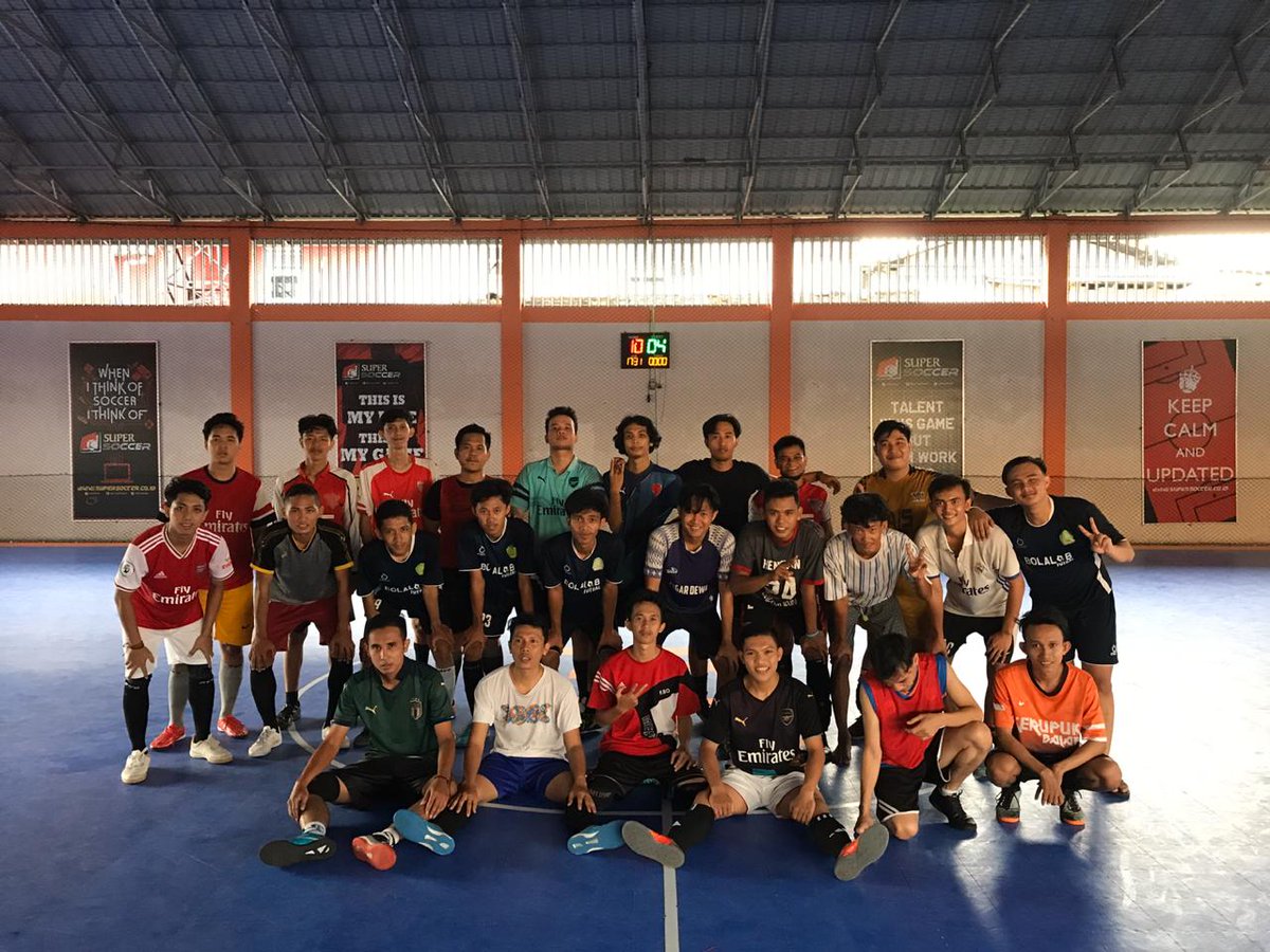 AIS_BKL's tweet photo. Skuad #funfutsalaisbkl #futsalseruaisbkl with BAPOM IAIN FC

Utk kawan2 Gooners yg lain, ayok join kek kito, dak usah malu2 bosku 😁

#VCC #COYG #arsenal #fairplay https://t.co/5b94dLj8Uf