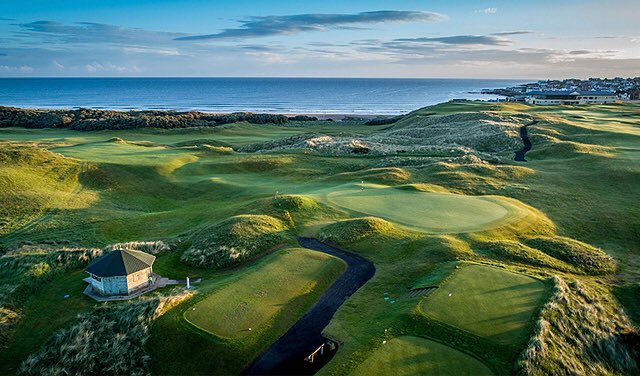 FairwaysFundays's tweet photo. The famous @PortstewartGC on the north coast of Ireland is home to three beautiful golf courses including the iconic Strand course. 
The Strand course hosted the @DDFIrishOpen in 2017 and offers one of the best tests of links golf on the island of Ireland 🏌️‍♂️☘️🏌🏻‍♀️ https://t.co/M5SAmGL9yA
