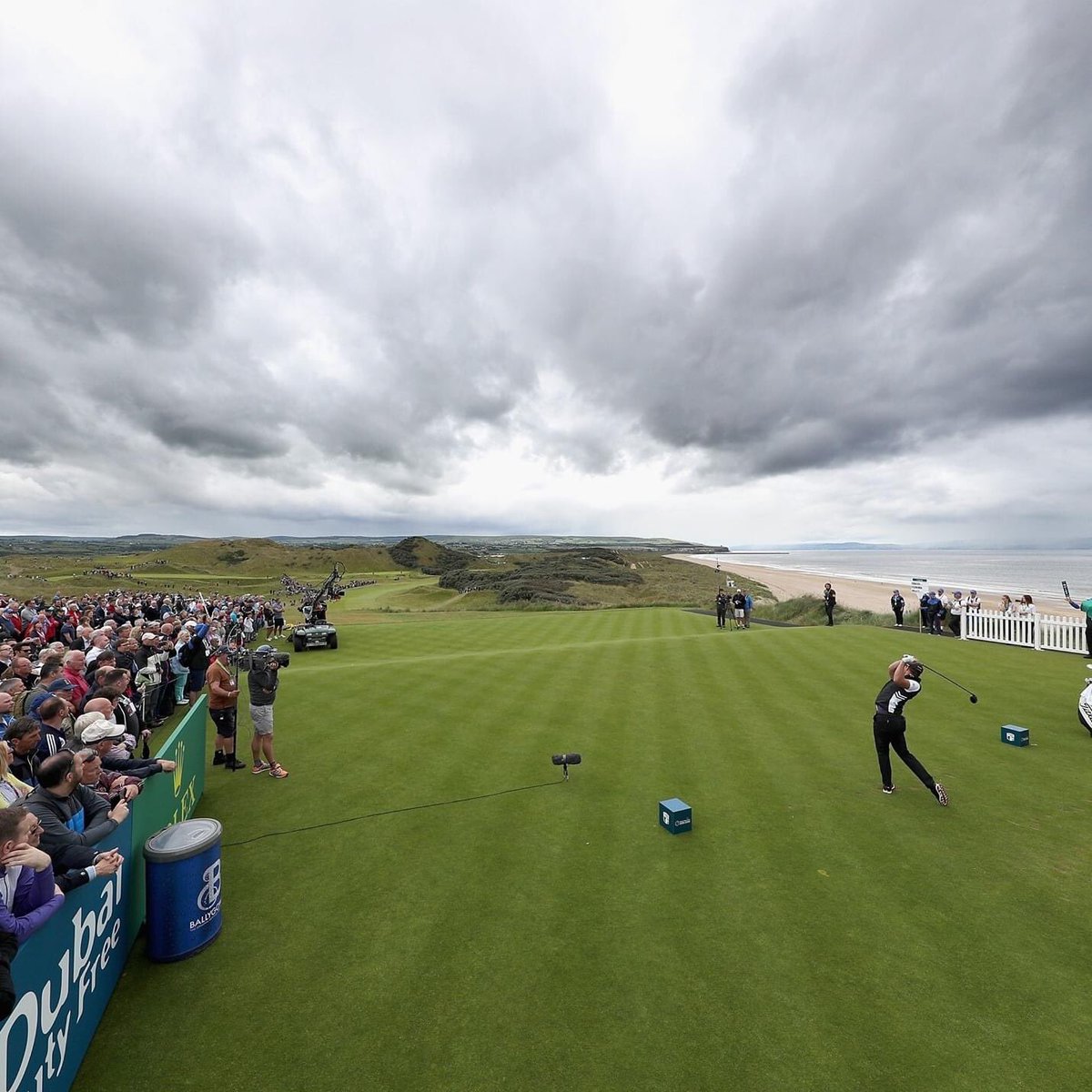 FairwaysFundays's tweet photo. The famous @PortstewartGC on the north coast of Ireland is home to three beautiful golf courses including the iconic Strand course. 
The Strand course hosted the @DDFIrishOpen in 2017 and offers one of the best tests of links golf on the island of Ireland 🏌️‍♂️☘️🏌🏻‍♀️ https://t.co/M5SAmGL9yA