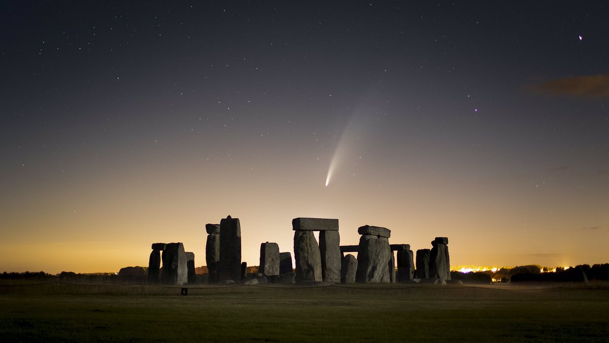Josh_Dury's tweet photo. Comet Neowise from Stonehenge (2020):

My latest image of #cometneowise as captured from #stonehenge #photographer #filmmaker 

#astrophotography #astronomy #comet #wiltshire #UK https://t.co/ACoKwxIQay