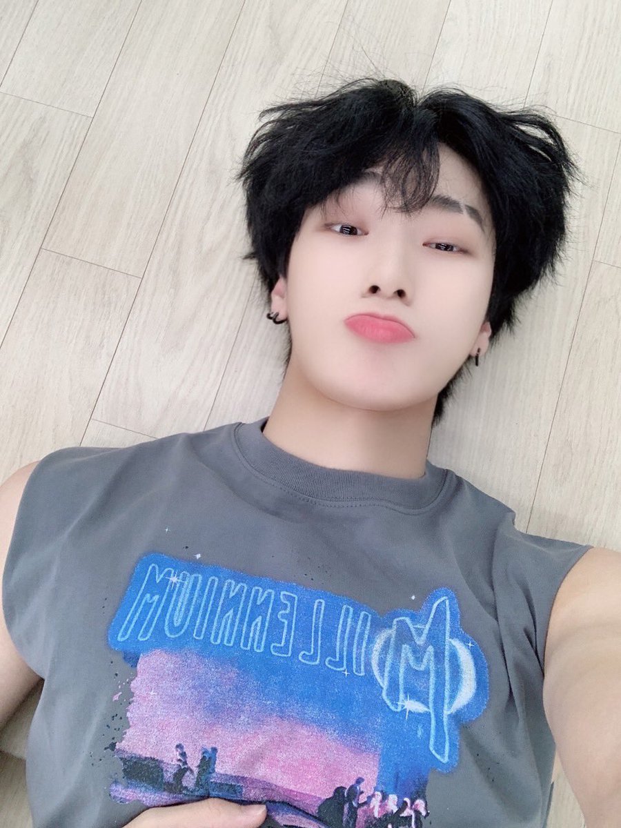 ATEEZofficial's tweet photo. [#산] 울 에이티니 뭐하고 있으려남?❤
#ATEEZ #에이티즈 https://t.co/970UPw99tr