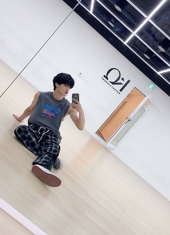 ATEEZofficial's tweet photo. [#산] 울 에이티니 뭐하고 있으려남?❤
#ATEEZ #에이티즈 https://t.co/970UPw99tr