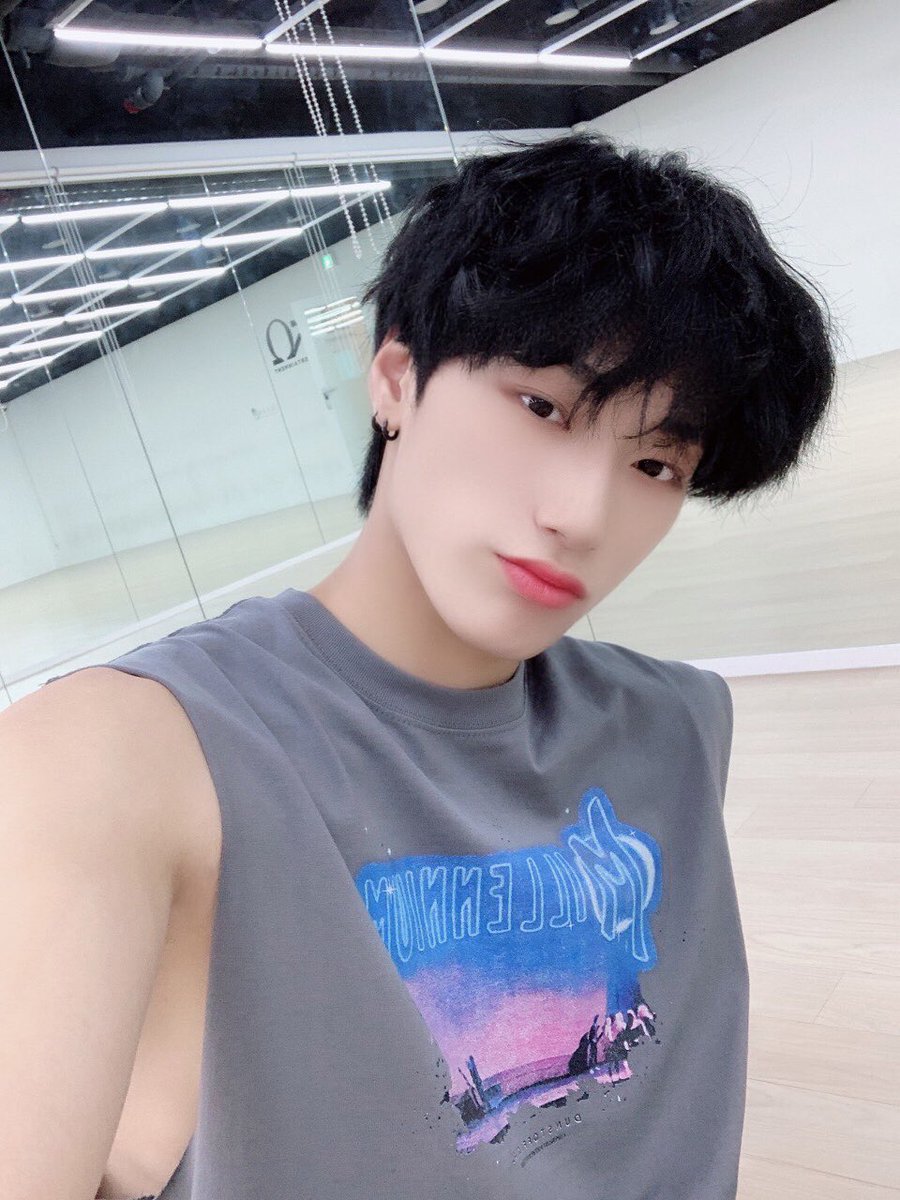 ATEEZofficial's tweet photo. [#산] 울 에이티니 뭐하고 있으려남?❤
#ATEEZ #에이티즈 https://t.co/970UPw99tr