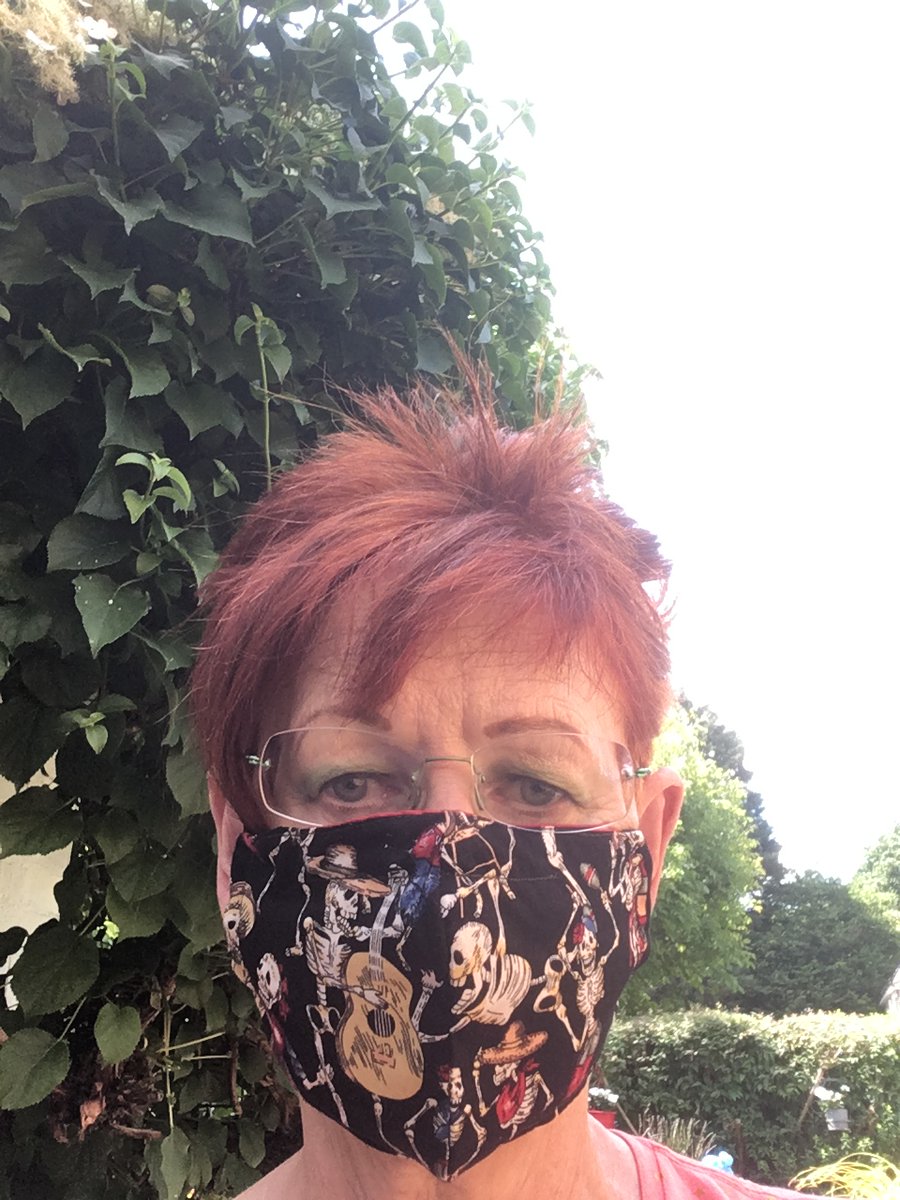 carolJhedges's tweet photo. I wear a mask because:
😷I'm educated enough to know that I could be asymptomatic and still give you the virus.
😷No, I don't "live in fear" of the virus; I just want to be part of the solution, not the problem.
😷I respect the #NHS &amp; don't want to add to their work
 
#WearAMask https://t.co/5HABUNiKcs
