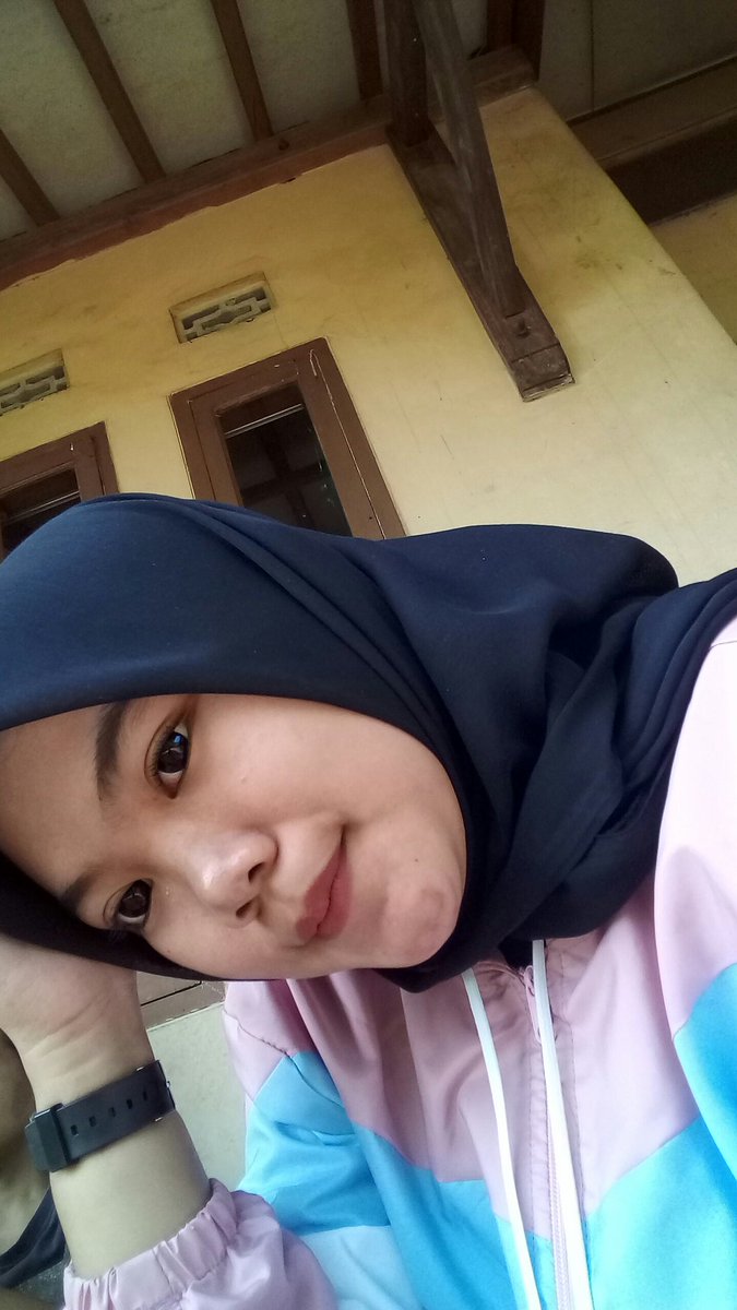 Abilbilaa3's tweet photo. Jutaan org menilai saya tapi belom tau kan kalo yu deket i, yu pasti nyaman asli deh gak boong😭 https://t.co/DHwU7S36OO