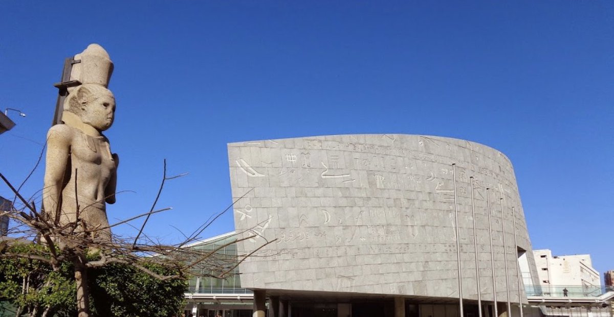 مكتبة الإسكندرية الجديدة📚
تم إعادة إحياء المكتبة في مشروع ضخم قامت به مصر بالاشتراك مع الأمم المتحدة...