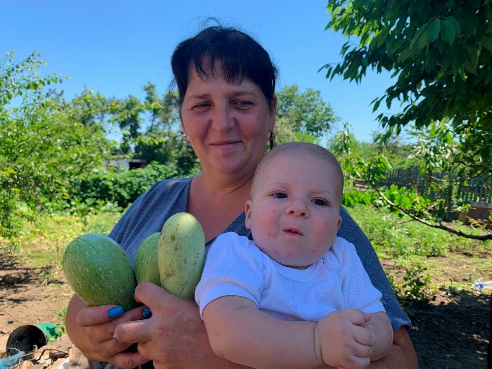 helpuaorg's tweet photo. Ми продовжуємо відвідувати родини, які навесні отримали насіння для посадки від "Orphan's Promise - Обетование сироте" та голландської організації ORA NETHERLANDS SEED.
#OrphansPromise #ORA #CBN https://t.co/Zu5ohdf10J