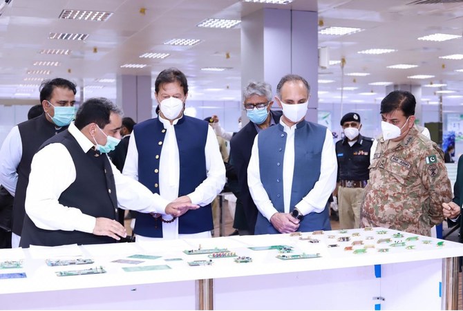 29) In a short span of 4 months, Pakistan has a large-scale production of sanitizers & PPEs. To add to this feat,  @ImranKhanPTI handed over the first batch of indigenously manufactured ventilators called "safe vent" to the NDMA; a project spearheaded by  @fawadchaudhry.