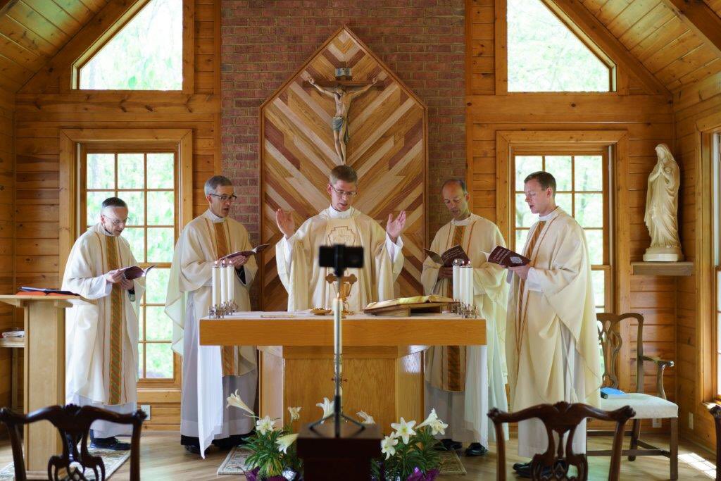 LCMassRequest's tweet image. “Man should tremble, the world should quake, all Heaven should be deeply moved when the Son of God appears on the altar in the hands of the priest.”
-St. Francis of Assisi 🕊