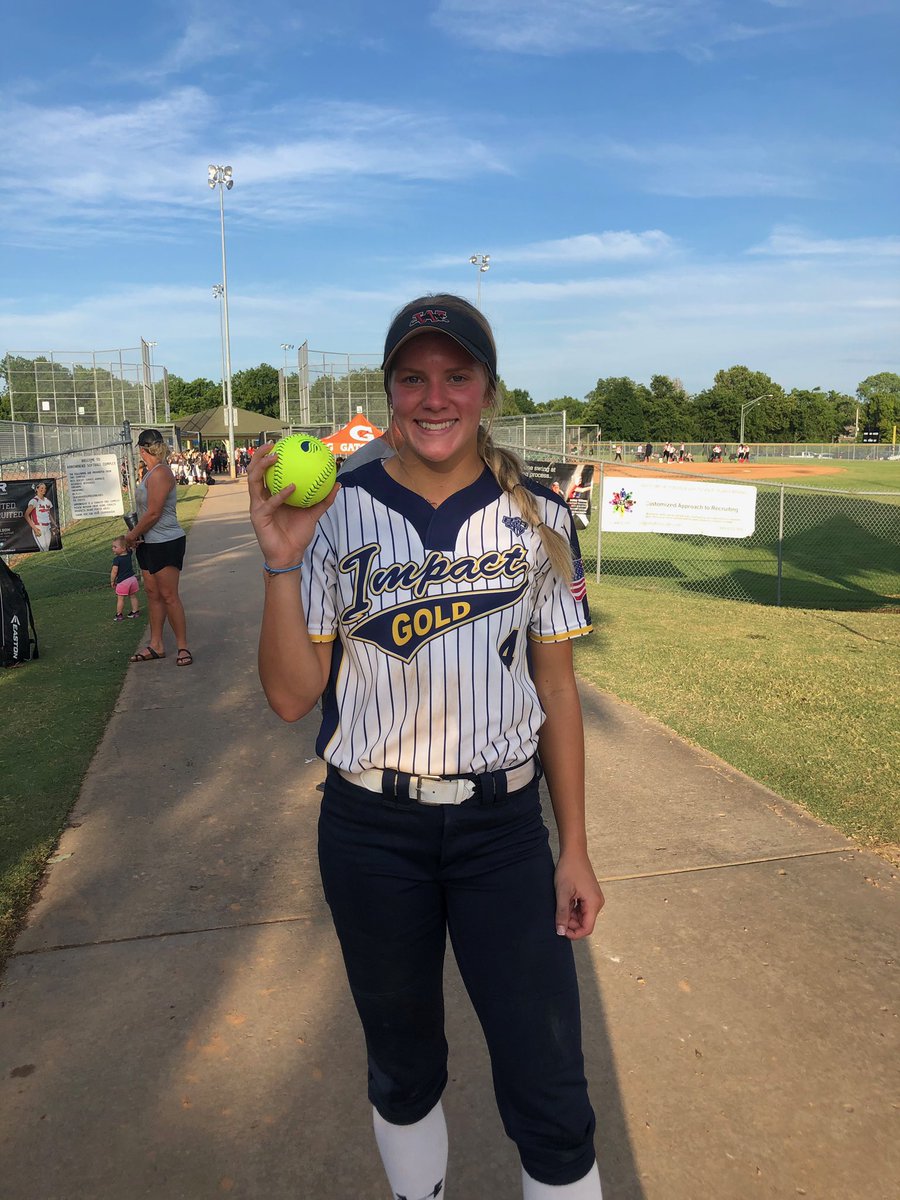 2022 MIF/UTL <a href="/MaloreyOuton/">MAL</a> with a 💣 <a href="/TulsaElite/">Tulsa Elite Sports</a> Wilson Invite! Keep swinging! @ScottySmithIG