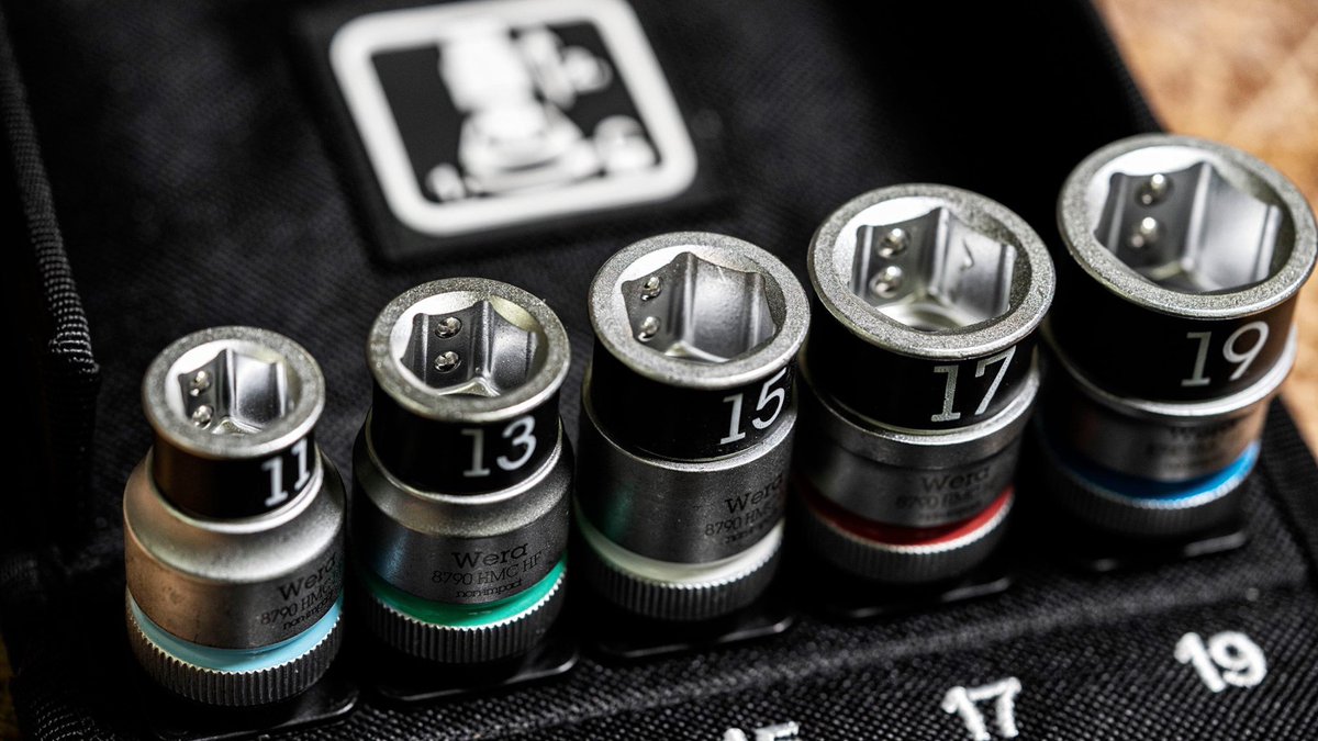 💡: Good to know! 

With Zyklop Holding-Function sockets, you can securely hold the nut, or bolt head without the need or a magnet thanks to two spring loaded ball-bearings on the inside of the socket 😁

📸: 8790 HMC HF 1

#BeAToolRebel!