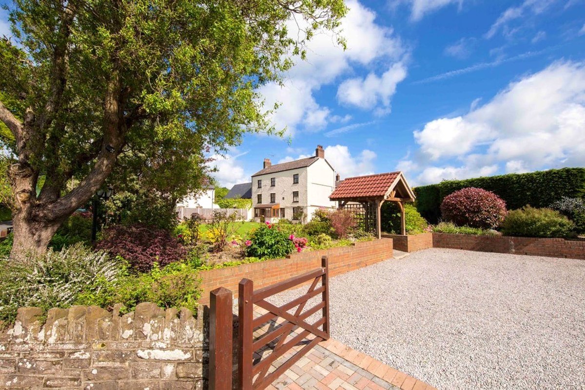 ShortbreaksHQ's tweet image. 🌟PROPERTY OF THE DAY 🌟
Viney Hill Country House is an enchanting period house built in 1741, which has been extended and recently renovated to a very high standard. Book your stay today 👉🏼 shortbreaks.com/properties/vin…