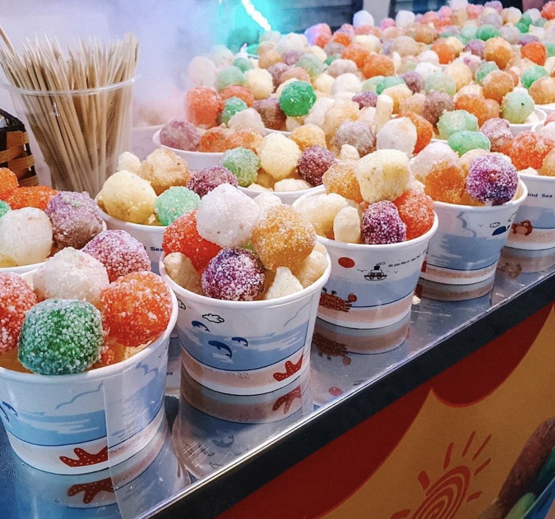 Have you ever tried dry ice, ice cream? We tried it for the first time last year in Vietnam. It was a lot of fun, but make sure to eat them with care as your in for a surprise with how cold it can be #vietnam #icecream