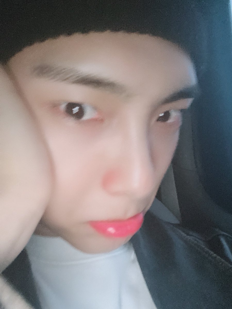 official_ACE7's tweet photo. [#에이스_준] 
까꿍 ㅋㅋㅋㅋㅋㅋ🤩🤩🤩🤩🤩💕💕💕💕💕💕비오는 날 더 보고싶군 우리 초이스 😎❤️
#ACE #에이스 #CHOICE #초이스 https://t.co/m0T202qv9n