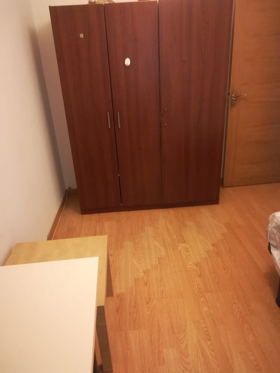 paulacasaiss's tweet photo. Buscase compañeira para este curso 2020/21. O piso é de 3 habitacions e está en Santiago de Compostela, Republica Argentina (a 2 minutos de plaza roja). Somos boa xente e festeiras, pero tamen responsables🤷🏽‍♀️ Para máis información contactade por privado.

Agradecese difusión ❤️❤️ https://t.co/nGcMmrL606
