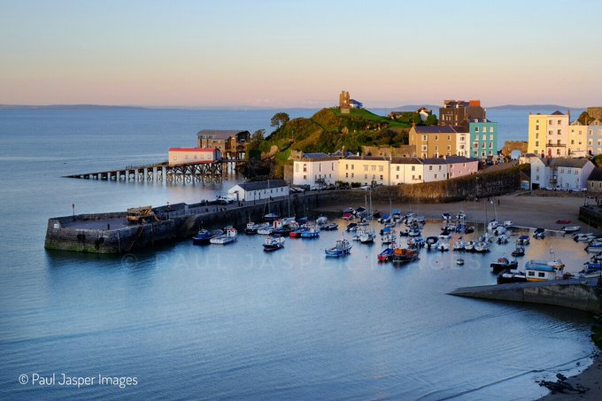 Paul #peoplewithpassion shares this beauty at Tenby #welshpassion - Courtesy <a href="/jaspersimages/">Paul Jasper Images</a>