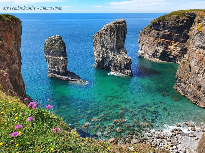 Emma #peoplewithpassion shares this beautiful image Stack Rocks #welshpassion - Courtesy <a href="/MyPembsEmmaRyan/">My Pembrokeshire</a>