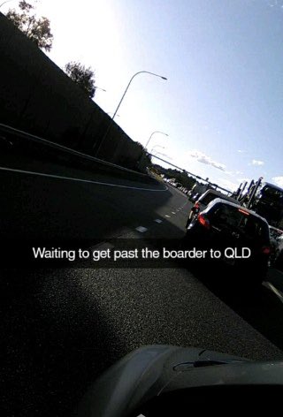 VenetaChapple's tweet image. 2.25 hours guys to cross the ‘border’ - pic courtesy of my 11yo DD - #betterprocess #qldpol