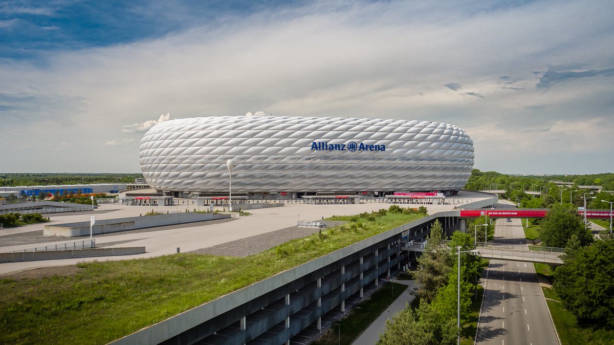 FCBayernES's tweet photo. ¿No les parece el estadio más bonito del mundo? 😍🏟 https://t.co/53Q4VBR0e5