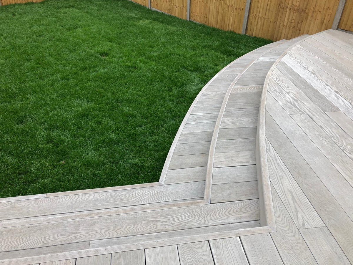 Mondays are for #millboard 
Check out our recently completed <a href="/Millboard_UK/">Millboard</a> decking installation..
Loving the curved step detailing 💙 👌 
Fair to say, our clients do to! 😊 🙌
#millboarddecking 
#landscaping 
#surbiton