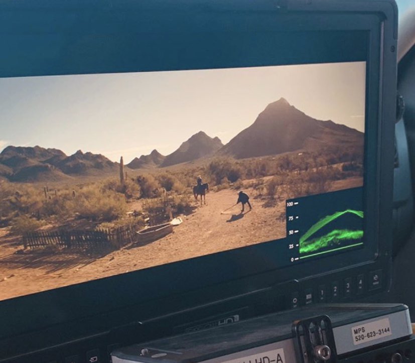 RedjQLF's tweet image. Photos inédites du tournage de « Paranoïack » de Moha MMZ📽🏜
