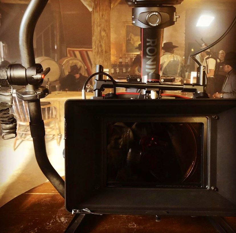 RedjQLF's tweet image. Photos inédites du tournage de « Paranoïack » de Moha MMZ📽🏜