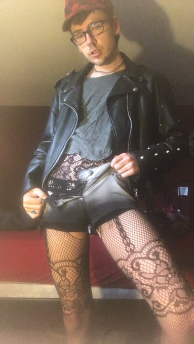 https://t.co/d2iluOjTuP hi my account needs some love would very much appreciate ??? #femboy #onlyfans
