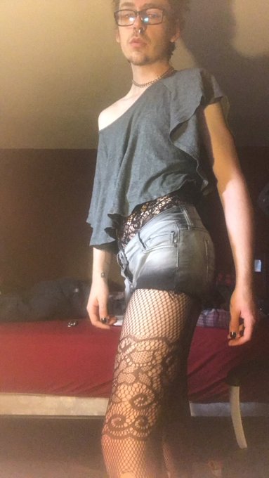 https://t.co/d2iluOBumn hi my account needs some love would very much appreciate ??? #femboy #onlyfans
