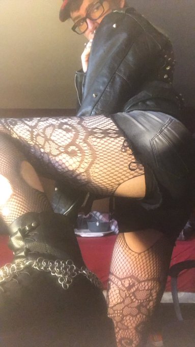 https://t.co/d2iluOBumn hi my account needs some love would very much appreciate ??? #femboy #onlyfans