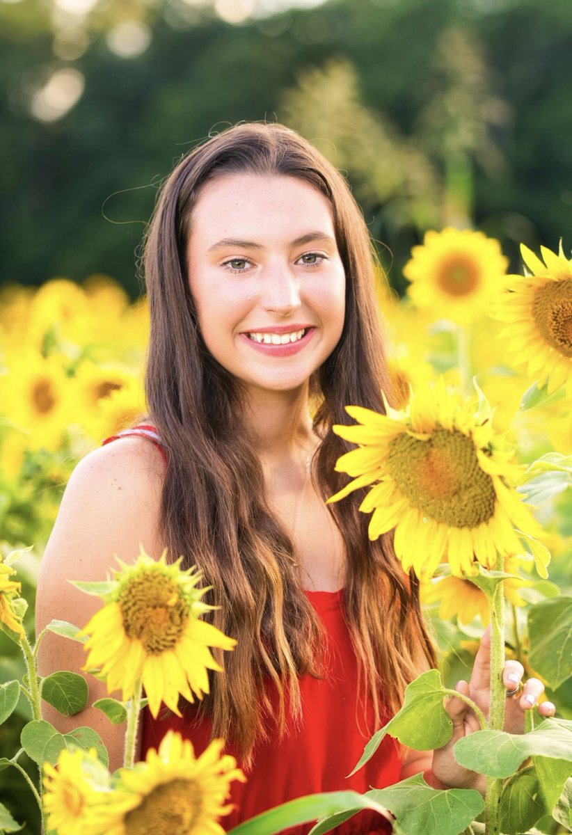 hardheadhunter1's tweet photo. Had a great time in the sun flower fields this past weekend with Amity and her family! #sonya7iii #sony70200 #sunflower https://t.co/cIfPP9lIJt