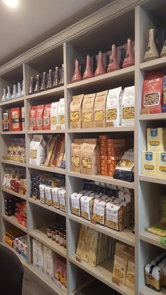 Have Italian cheese, wine, bread and more delivered to your door by <a href="/ATavolaDeli/">A Tavola</a> 🇮🇹🧀

DIRECTORY 👉 ow.ly/aONW50Awymp