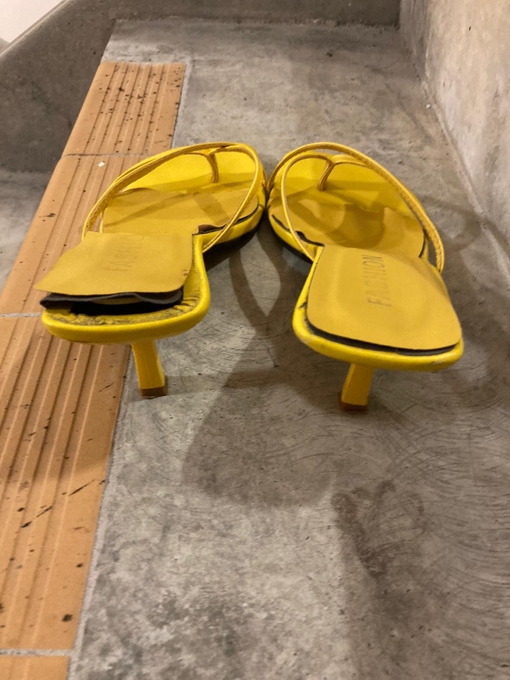 黃色高跟淫涼鞋 這雙有興趣看嗎??? 有就來讚好和轉發...反應好再來第2波..😍  #扫楼 #恋足 #打胶  #原味 #射鞋 #Cumshoes #射平底鞋 #Cumflats #掃樓 #洗樓 https://t<a href="/tag/%E6%89%AB%E6%A5%BC"class="tags">#扫楼</a><a href="/tag/%E5%8E%9F%E5%91%B3"class="tags"><span>#原味</span></a><a href="/tag/%E6%81%8B%E8%B6%B3"class="tags"><span>#恋足</span></a><a href="/tag/cumshoes"class="tags"><span>#cumshoes</span></a><a href="/tag/%E6%89%93%E8%83%B6"class="tags"><span>#打胶</span></a><a href="/tag/%E5%B0%84%E9%9E%8B"class="tags"><span>#射鞋</span></a><a href="/tag/%E5%B0%84%E5%B9%B3%E5%BA%95%E9%9E%8B"class="tags"><span>#射平底鞋</span></a><a href="/tag/cumflats"class="tags"><span>#cumflats</span></a><a href="/tag/%E6%B4%97%E6%A8%93"class="tags"><span>#洗樓</span></a>