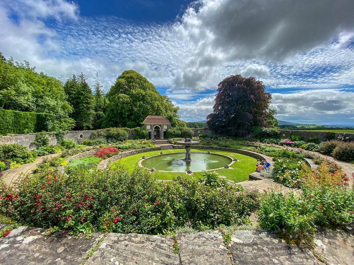 It was worth the wait, and when the sun finally came through today, Heywood Gardens was looking spectacular!
Imagine painting here in August, on our three day Tutored En Plein Air!!
See TwinTrees.ie
#heywoodgardens #lutyens  #irishgardens  #twintreesfestival  #laois