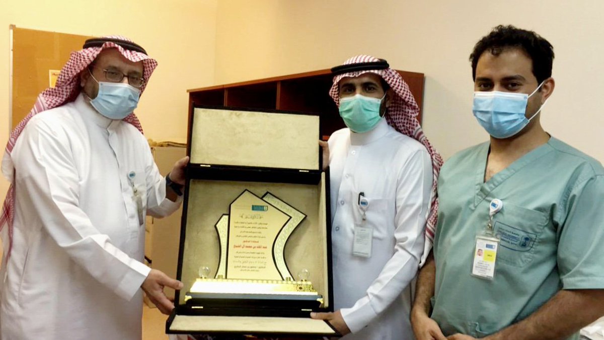 MANSOURALJABRAY's tweet photo. اليوم ودعنا د. عبدالملك آل الشيخ، أحد أعمدة قسم علم الأمراض وكلية الطب، وأحد المتميزين في تخصصه على مستوى المملكة، بعد ربع قرن من العطاء المتواصل.
أبو محمد شخصية قيادية ذات رؤية ثاقبة تعمل بجد وإخلاص بعيداً عن أضواء الإعلام.
وفقك الله أبا محمد ونفع بك ... https://t.co/Q3qmgLgl2F