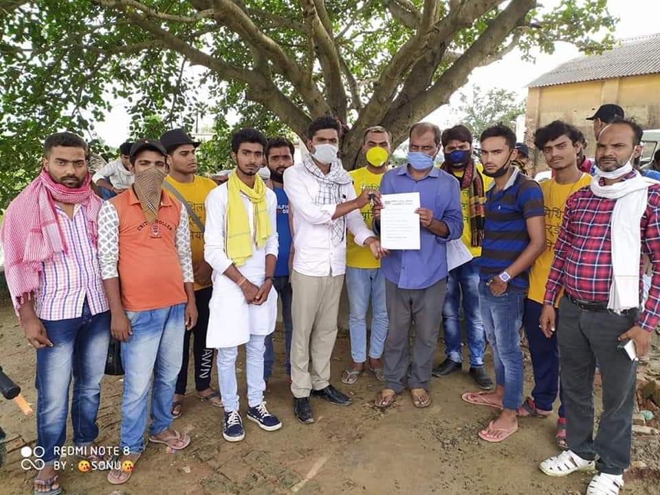 therpriyadarshi's tweet photo. मिथिला विकास बोर्ड के मांग के लेल मिथिलाक जिला सबहक विभिन्न प्रखंड पर मिथिला स्टूडेंट यूनियनक स्थानीय टीम द्वारा धरना
#MithilaStudentUnion
#MithilaDevelopmentBoard https://t.co/fCkLyIaykx