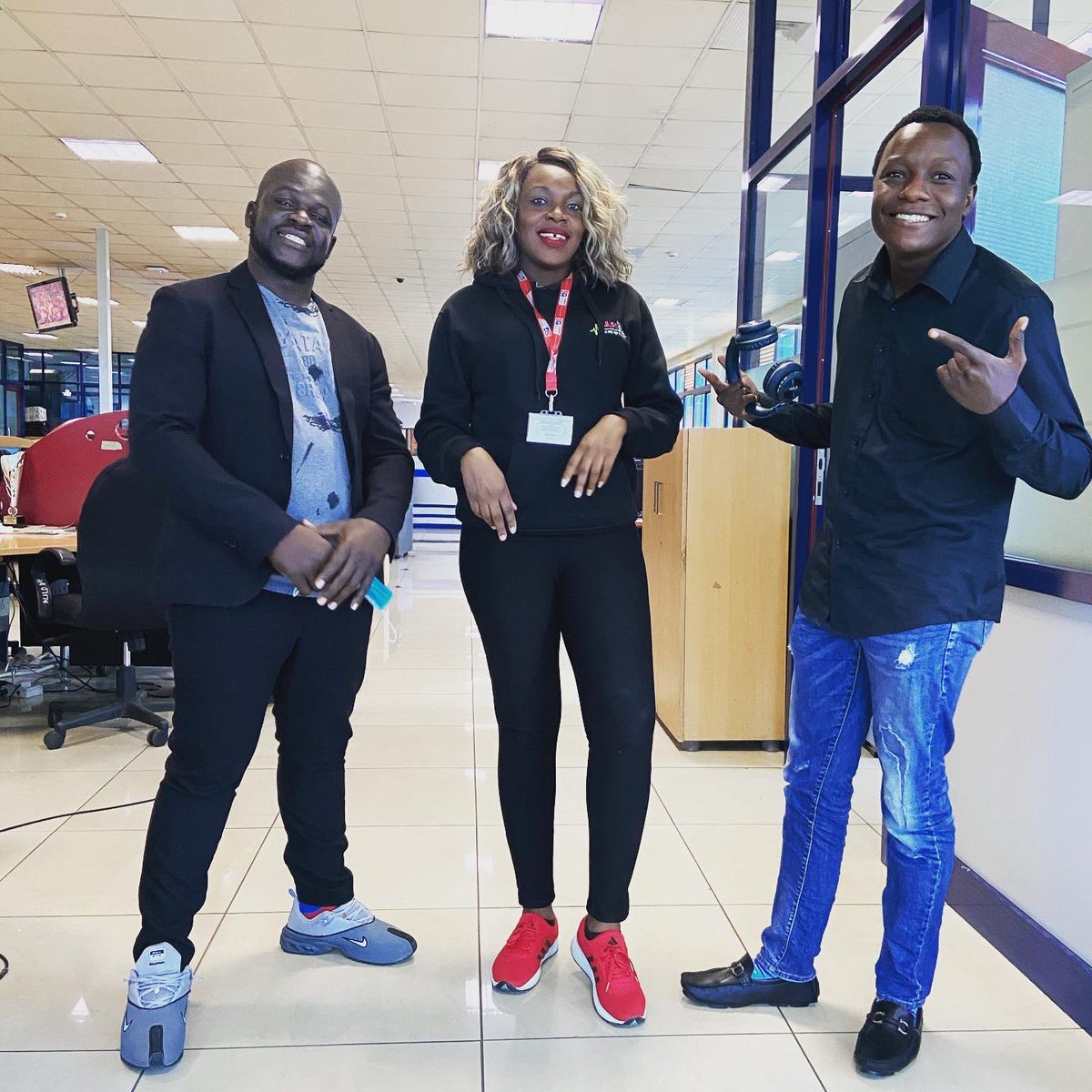 Kikosi kiko set! Brace yourself for the illest drive show in this part of the Sahara! <a href="/mbarukmwalimu/">Mbaruk Mwalimu</a> kemu tuchati tu!
#BillyNaMbaruk #MaishaJioni