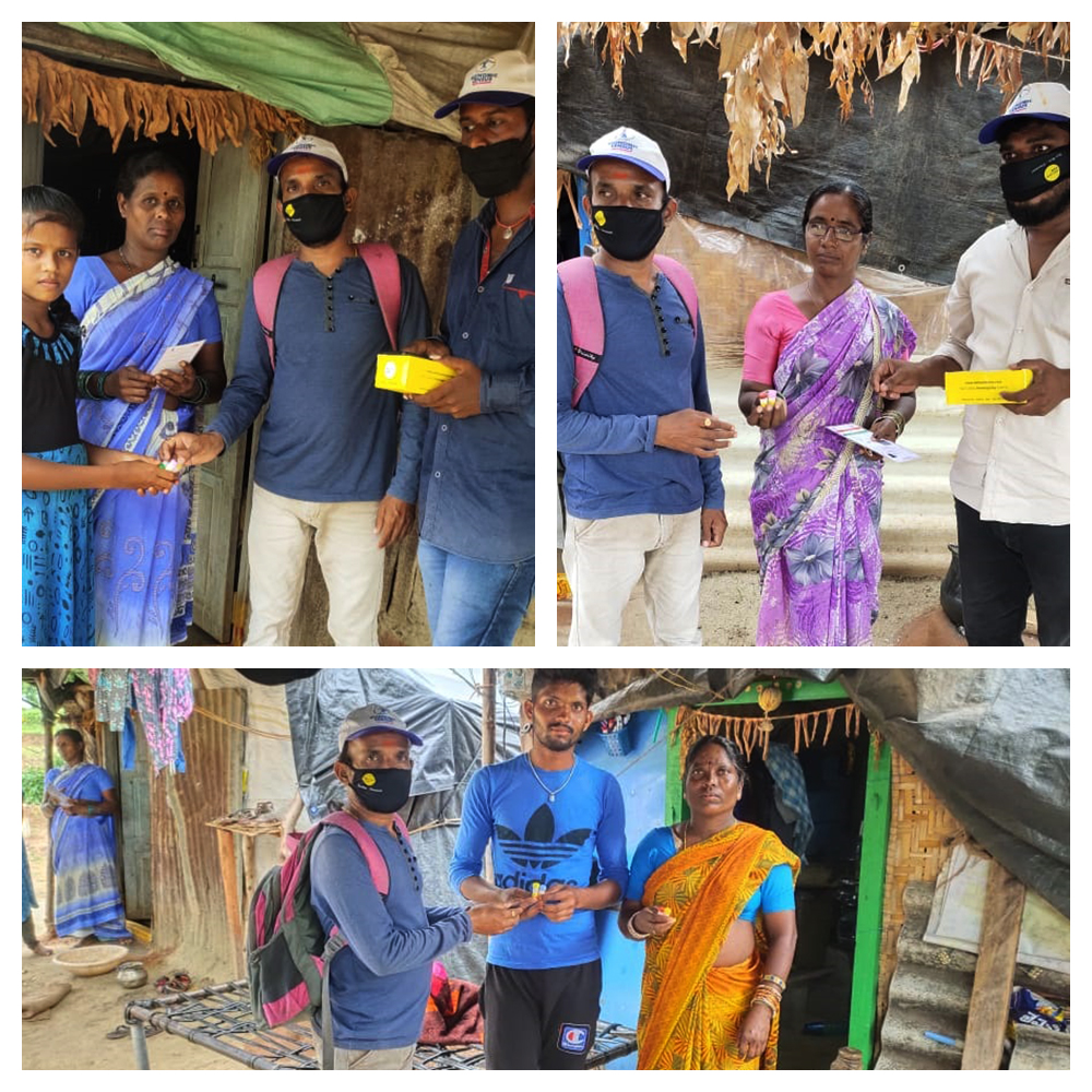 WelcomeCure's tweet photo. @WelcomeCure is providing CSC VLEs Immunity booster medicine Arsenic Album 30 for distribution in their locality. Seen in the picture is a VLE in Akubathini Ramesh District Andhra Pradesh handing over the #ImmunityKits to local villagers. @CSCAndhra @CSCSPV_Health #homeopathy https://t.co/lmjELcRpQJ