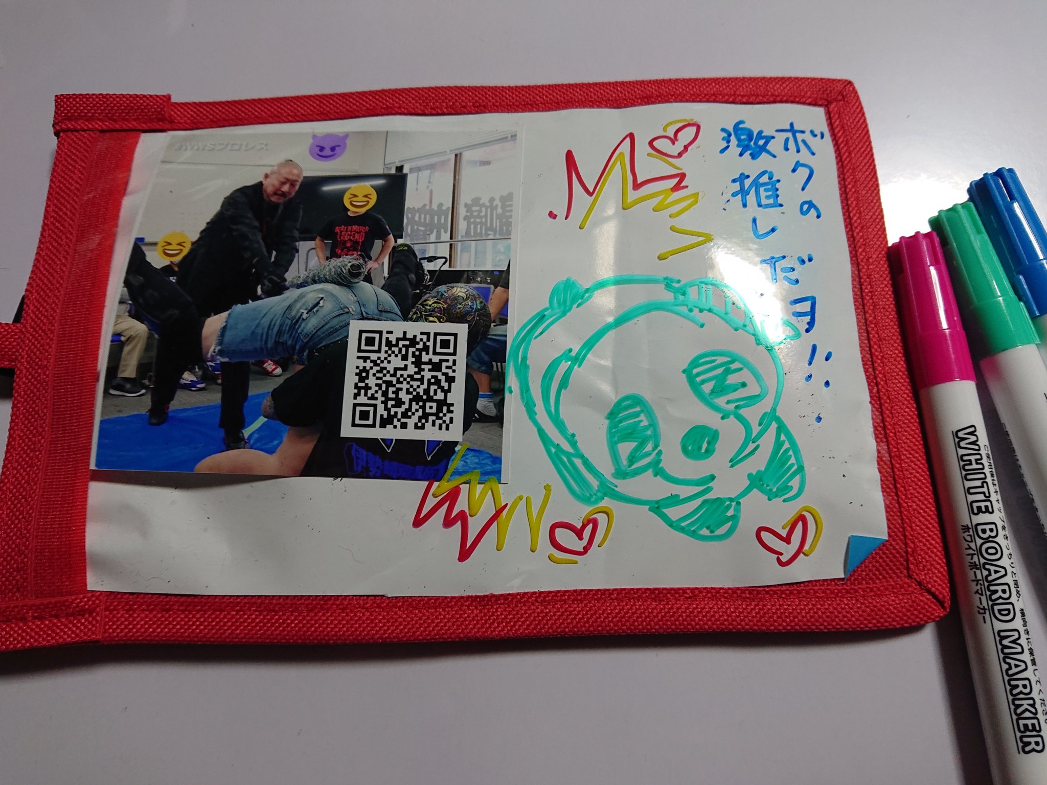 市川いづみ チケットホルダーに ホワイトボード用のペンで デコレーション 描いて消せるから 繰り返し使える B4サイズの ボード紙に 落書き 意外と描けないな 暗黒街のご当地情報 ええと 何を作ろうとしていたんだっけ 市川いづみ チケットホルダーに ホワイトボード用のペンで デコレーション 描いて消せるから 繰り返し使える B4サイズの ボード紙に 落書き 意外と描けないな 暗黒街のご当地情報 ええと 何を作ろうとしていたんだっけ